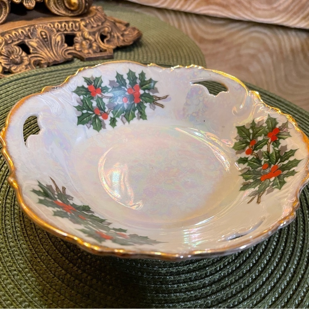 Vintage Ucagco Japan Ceramics Lustreware Holly & Berry Bowl - Picture 3 of 4